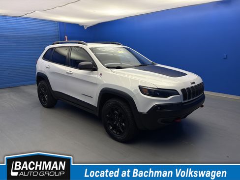 Used 2019 Jeep Cherokee Trailhawk AWD/4WD image 1