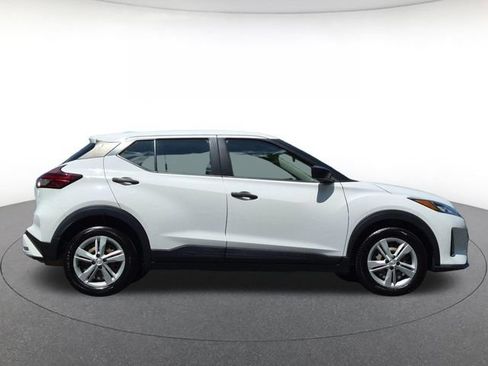 Used 2023 Nissan Kicks S FWD image 4