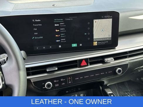 Used 2025 Kia Sorento EX w/ Panoramic Sunroof Package image 3