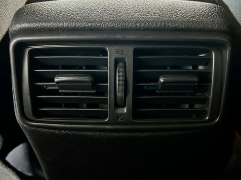 Used 2020 Nissan Rogue S FWD image 17