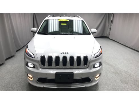 Used 2018 Jeep Cherokee Overland w/ Technology Group AWD/4WD image 6