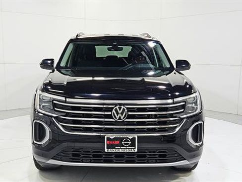 Used 2025 Volkswagen Atlas SE FWD image 2