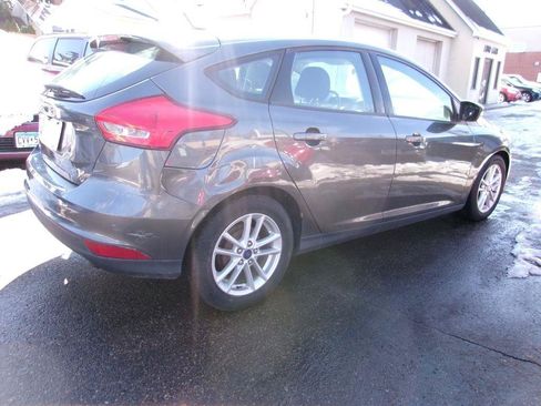 Used 2016 Ford Focus SE FWD image 4
