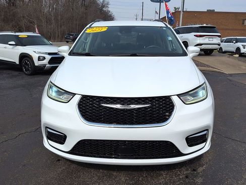 Used 2021 Chrysler Pacifica Touring w/ Cold Weather Group image 3