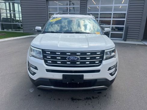 Used 2017 Ford Explorer Limited w/ Equipment Group 301A FWD image 2
