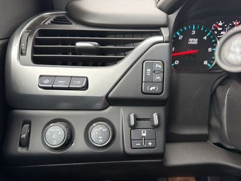 Used 2019 Chevrolet Suburban Premier image 10