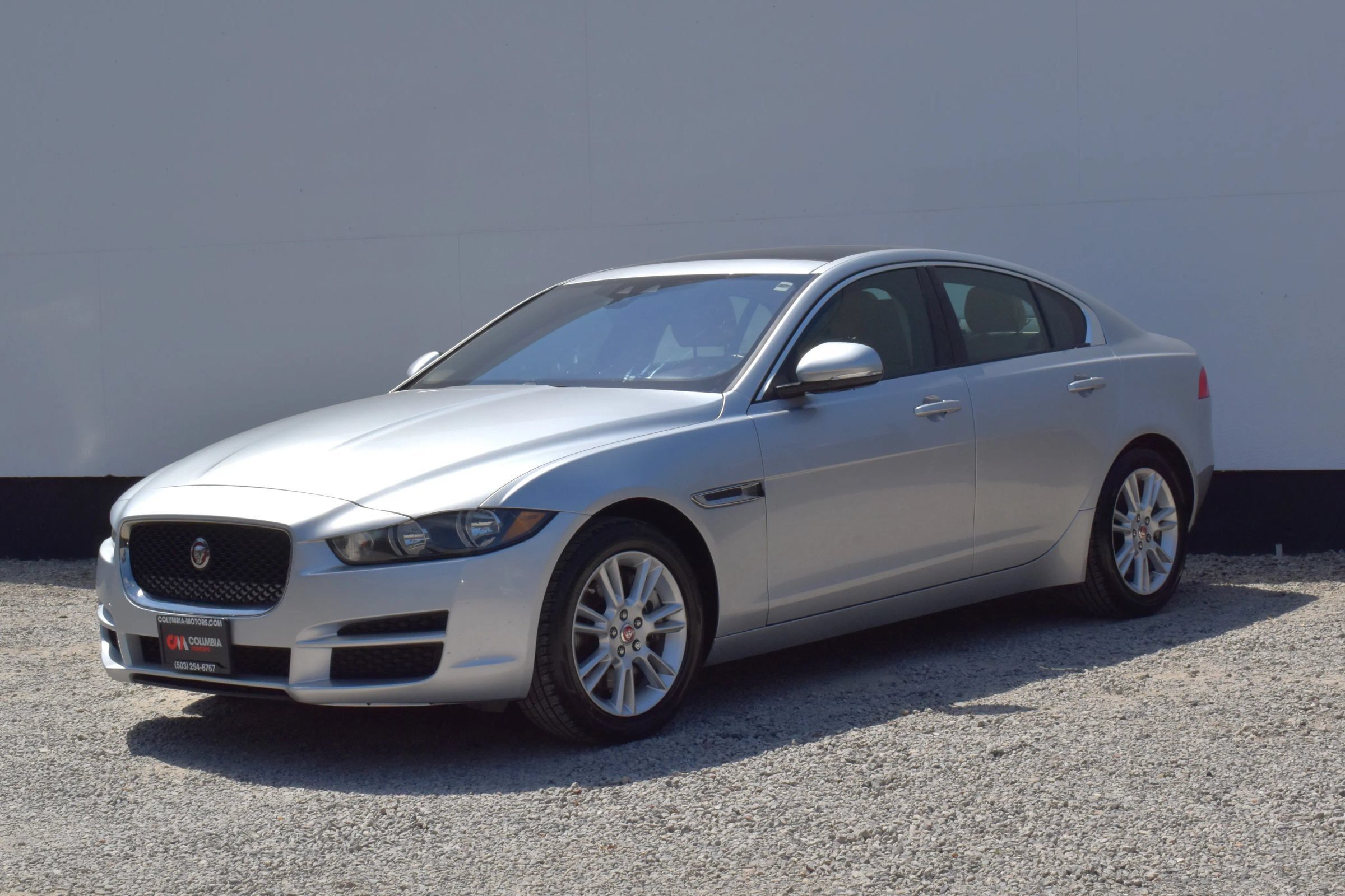 Used 2017 Jaguar XE Premium RWD image 36