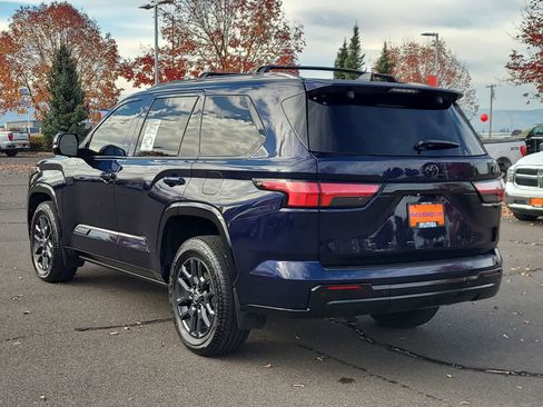 Used 2025 Toyota Sequoia Platinum image 12