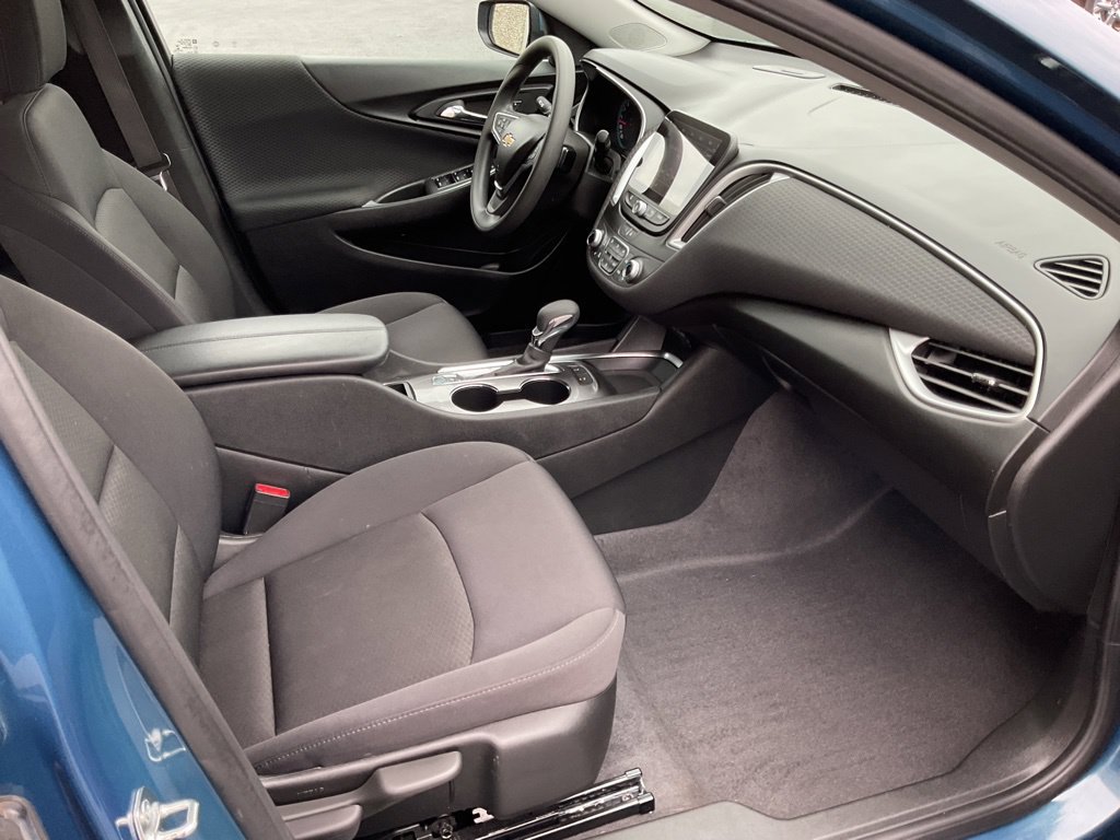 Used 2025 Chevrolet Malibu LT FWD image 18