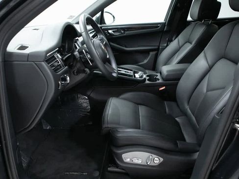 Used 2025 Porsche Macan image 20