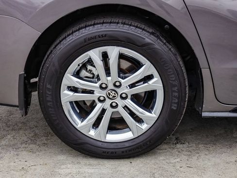 Used 2024 Toyota Sienna Platinum AWD/4WD image 12