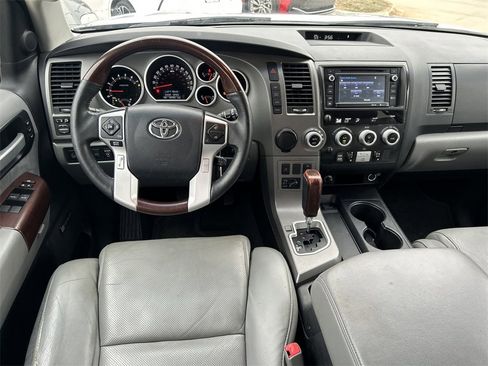 Used 2015 Toyota Sequoia Platinum image 19