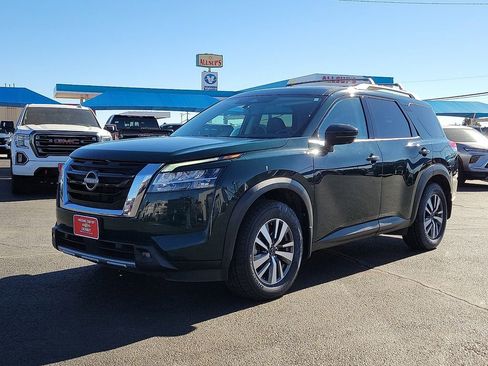 Used 2022 Nissan Pathfinder SL image 1