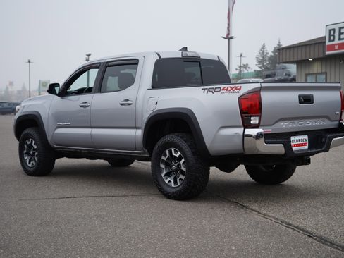 Used 2018 Toyota Tacoma TRD Off-Road image 5