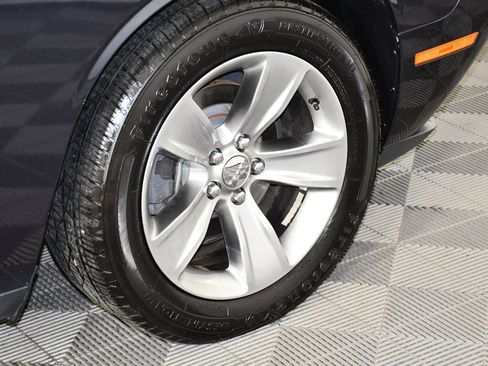 Used 2016 Dodge Challenger SXT RWD image 30