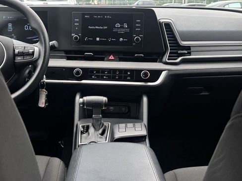 Used 2025 Kia Sportage LX FWD image 17