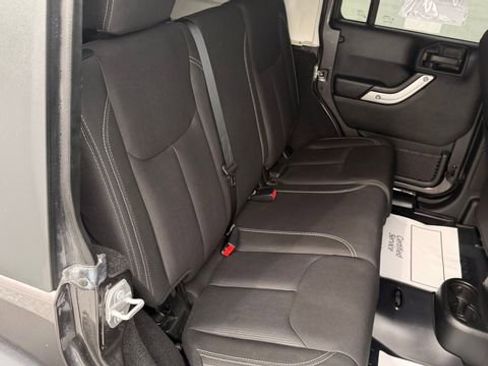 Used 2018 Jeep Wrangler Unlimited Rubicon AWD/4WD image 44