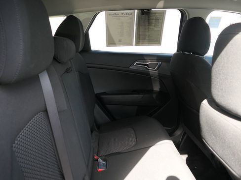Used 2025 Kia Sportage LX image 29