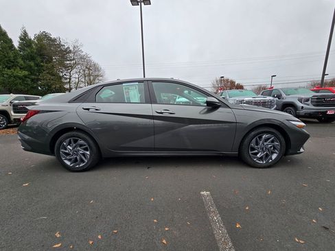 Used 2024 Hyundai Elantra SEL image 2