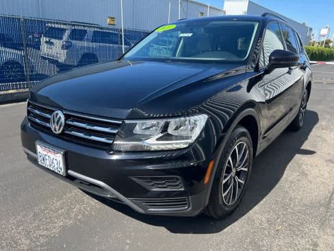 Used 2021 Volkswagen Tiguan S FWD image 9