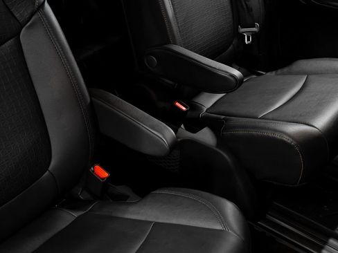 Used 2025 Toyota Sienna XLE Woodland Edition image 34