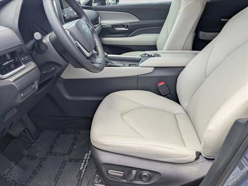 Used 2025 Toyota Grand Highlander FWD image 15