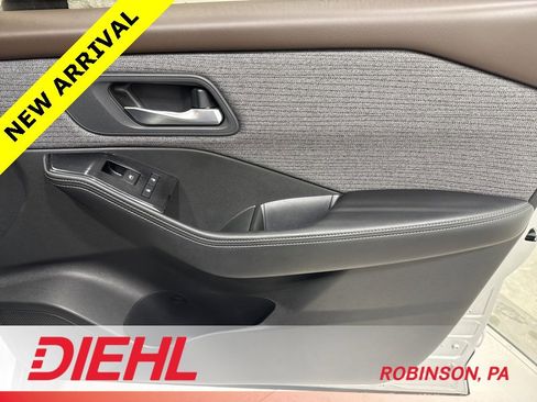 Used 2022 Nissan Rogue SV image 13