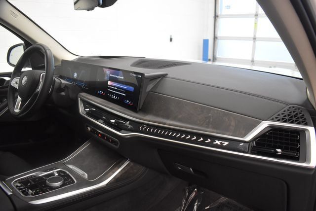 Used 2026 BMW X7 xDrive40i AWD/4WD image 18