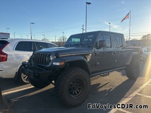 Used 2025 Jeep Gladiator Nighthawk image 7