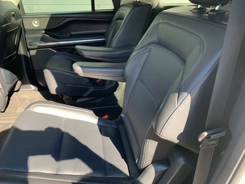 Certified 2025 Lincoln Navigator L Reserve AWD/4WD image 19