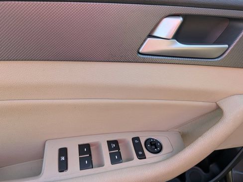 Used 2015 Hyundai Sonata SE w/ Option Group 09 FWD image 9