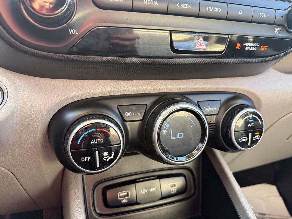 Certified 2024 Hyundai Venue SEL FWD image 18