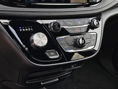 New 2027 Chrysler Pacifica Select FWD image 19