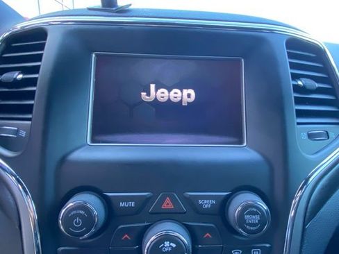 Used 2018 Jeep Grand Cherokee Laredo image 22