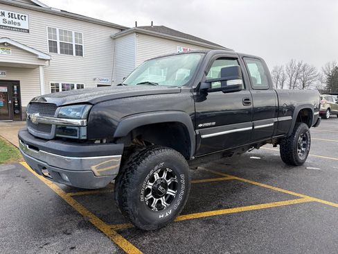 Used 2004 Chevrolet Silverado 2500 LS image 2