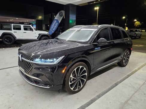 Used 2024 Lincoln Nautilus Black Label AWD/4WD image 2