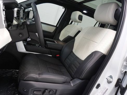 Used 2025 Toyota Sequoia Capstone AWD/4WD image 6