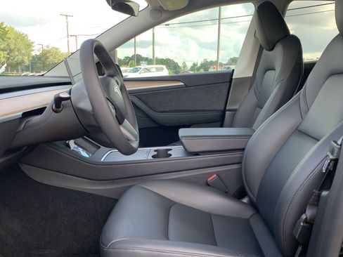 Used 2025 Tesla Model Y Long Range RWD image 15