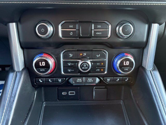 Used 2022 GMC Yukon XL SLT AWD/4WD image 32