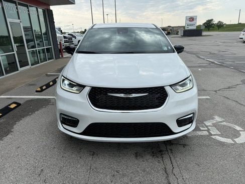 Used 2026 Chrysler Pacifica Select FWD image 10