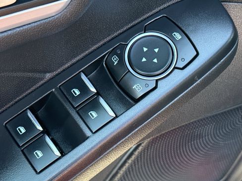 Used 2023 Ford Escape SE w/ PHEV Premium Package image 12