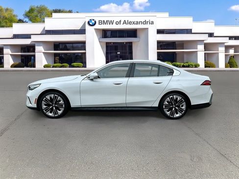 Used 2026 BMW 530i xDrive AWD/4WD image 4