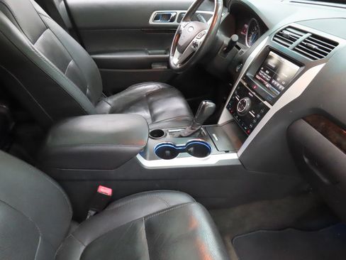 Used 2015 Ford Explorer Limited w/ Equipment Group 302A FWD image 26