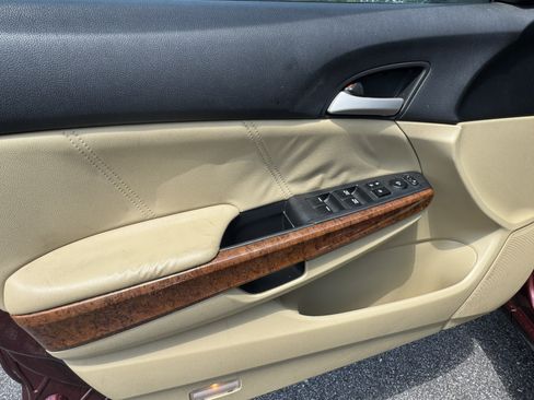 Used 2011 Honda Accord EX-L image 12