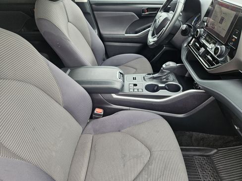 Used 2023 Toyota Highlander LE image 13