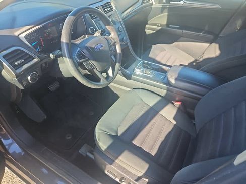 Used 2017 Ford Fusion SE FWD image 14