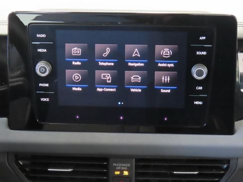 Used 2025 Volkswagen Jetta SE FWD image 9