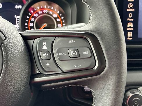 Used 2026 Jeep Gladiator Rubicon w/ Dual Top Group AWD/4WD image 24