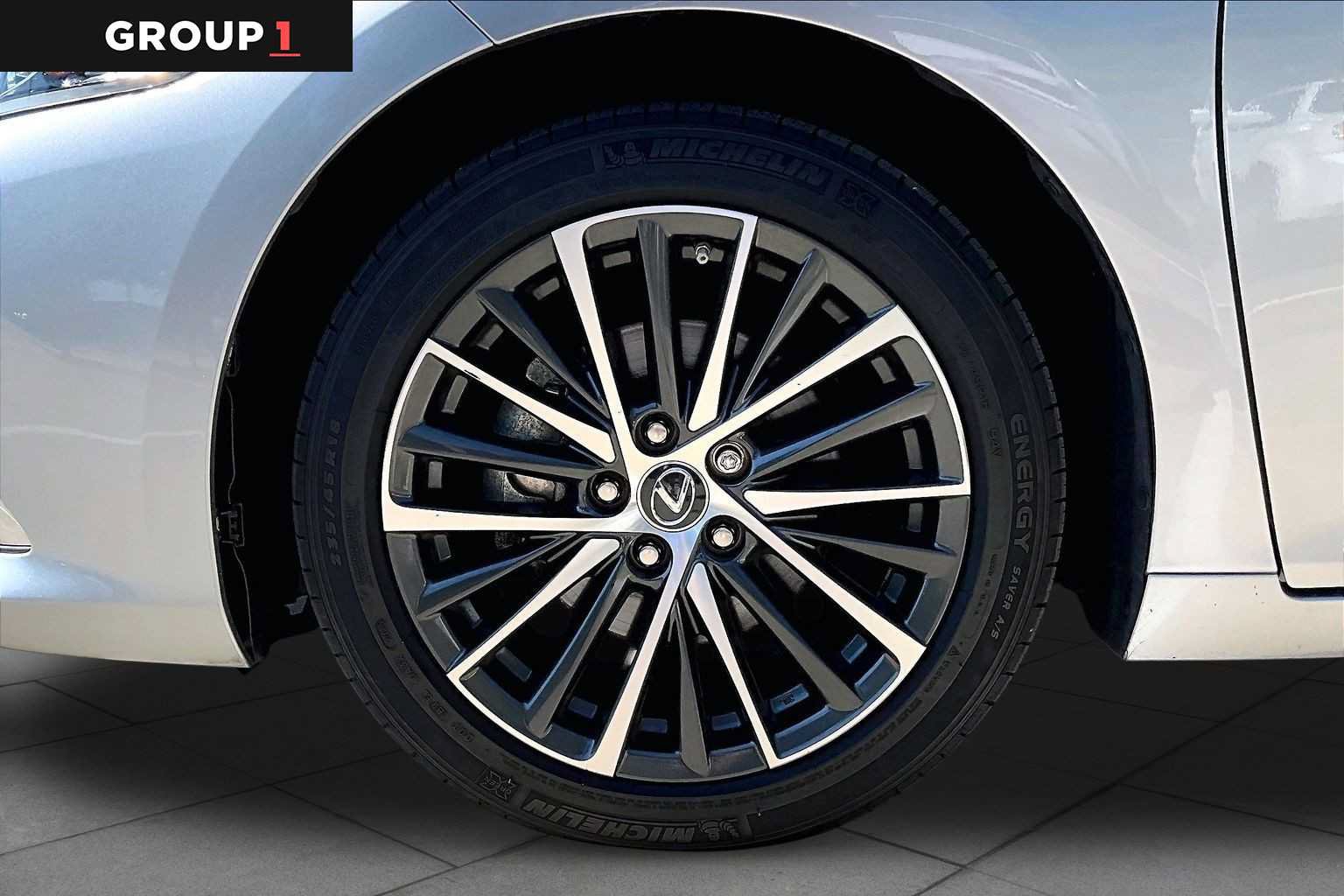 Used 2025 Lexus ES 350 w/ Premium Package FWD image 9