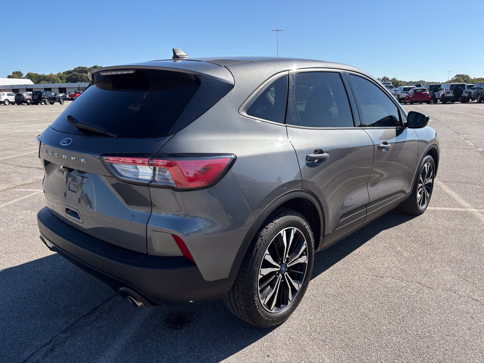 Used 2022 Ford Escape SE w/ SE Sport Appearance Package FWD image 4